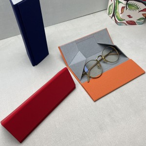 Triangle display folding eyewear case